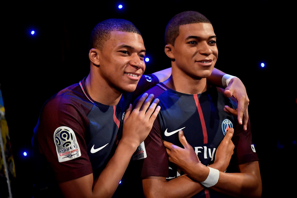 Mbappe được dựng tượng sáp ở tuổi 19